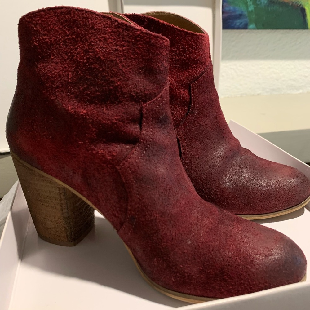 Nordstrom BP Lea Suede Burgandy Booties, good condition w/box.